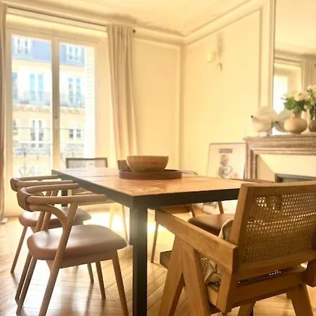 Parc Monceau Familial Apartment Paris
